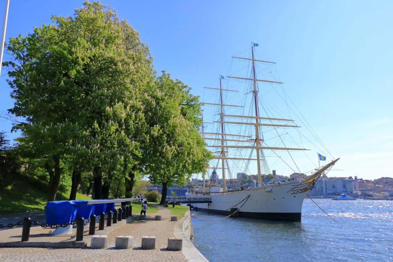 City walk Stockholm: Evening tour along quays and Skeppsholmen